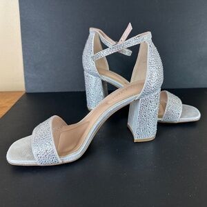 High Heel Silver Shoes 7.5 Wide